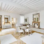 Beautiful Apartment With Large Bright Living Room