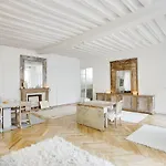 Beautiful Apartment With Large Bright Living Room