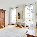 Beautiful Apartment With Large Bright Living Room