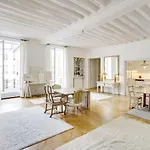 Beautiful Apartment With Large Bright Living Room