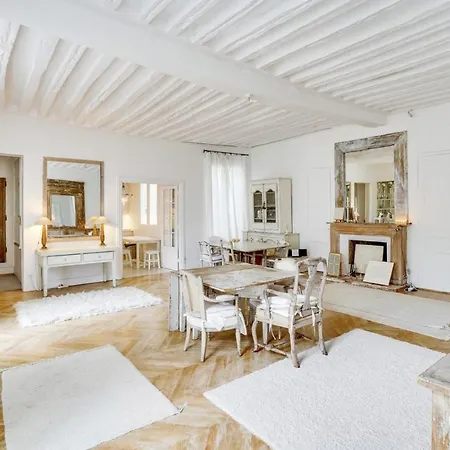 Beautiful With Large Bright Living Appartamento